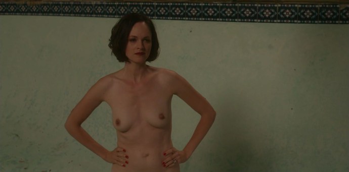 Model Susan show naked