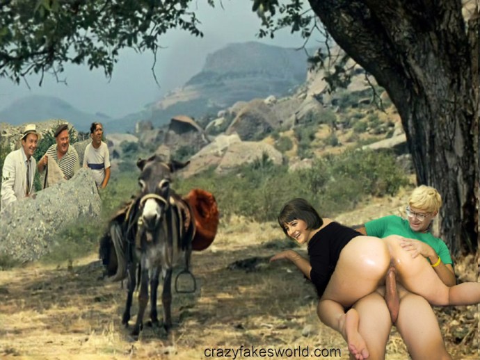 Naked actress Natalya Varley