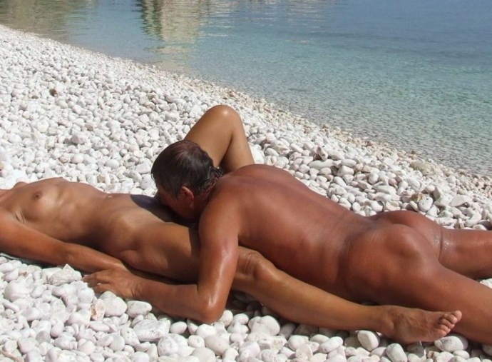 Women on the Nudium beach