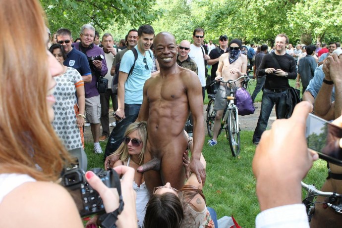 Men's members in public