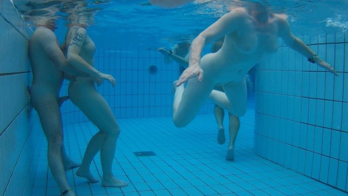 Show water park naked