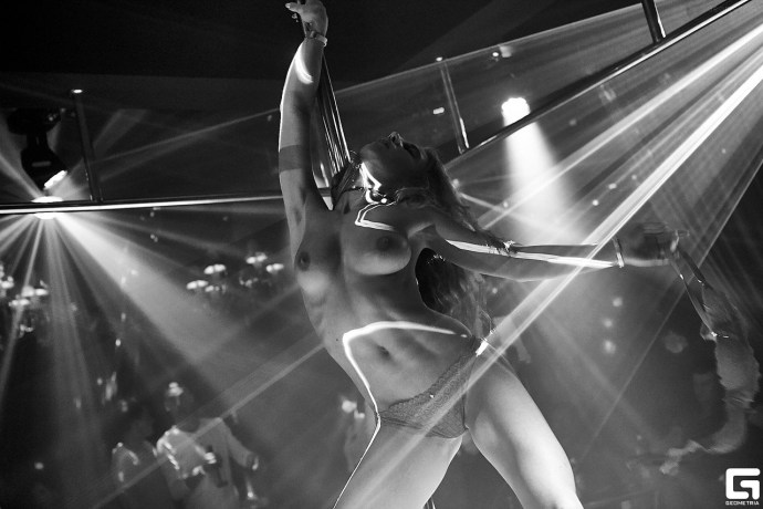 Nicole Mitchell striptease