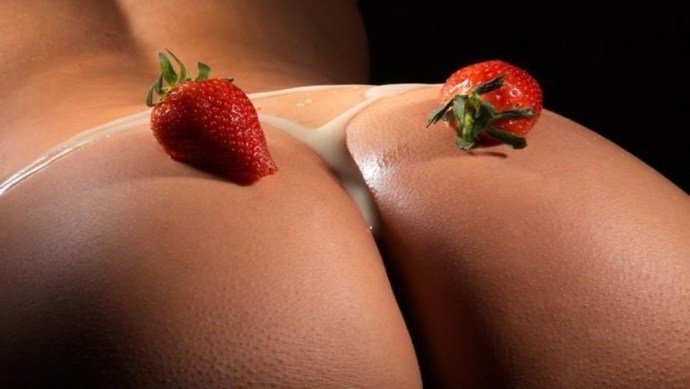 Women's pussy with strawberries