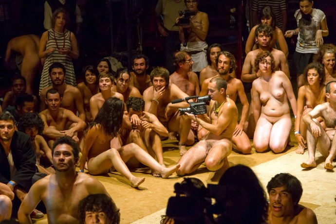 Staging with naked actors