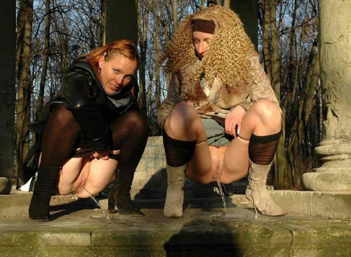Women's pissing on the street