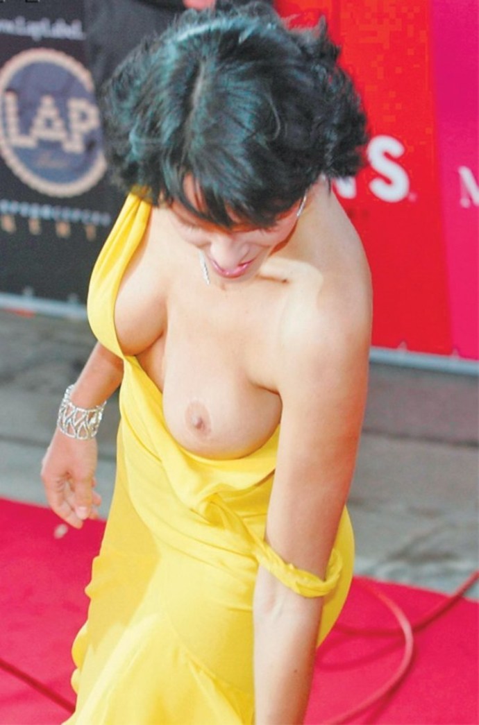 Anastasia Slanevskaya chested exposed