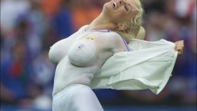 Naked butt tennis players