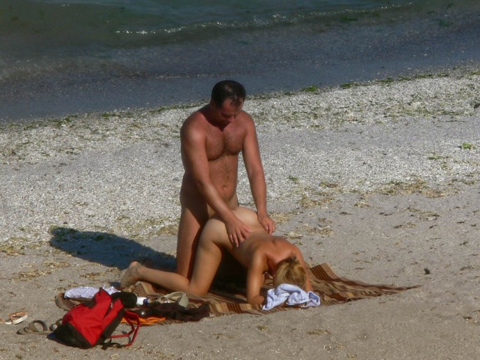 Girls on the Nudium beach