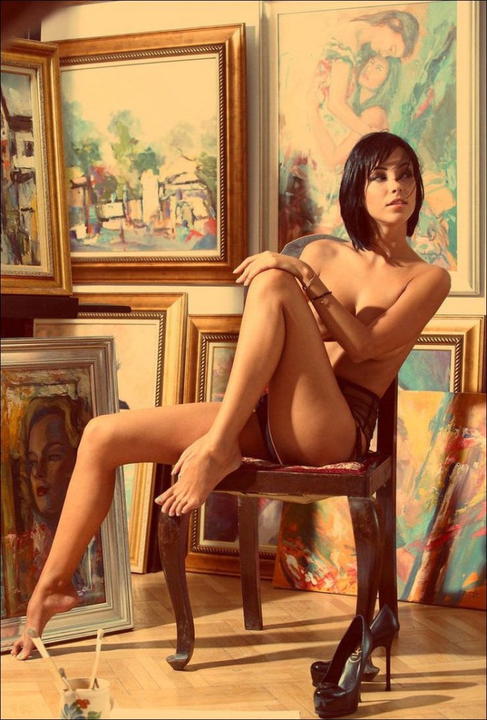 Naked women of the model