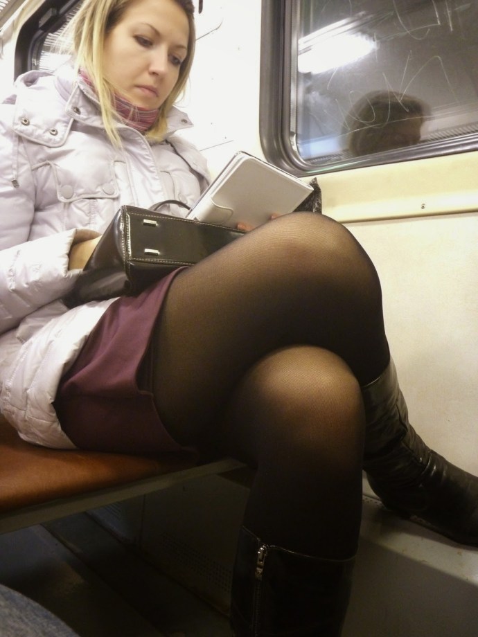 Girl without panties in the subway