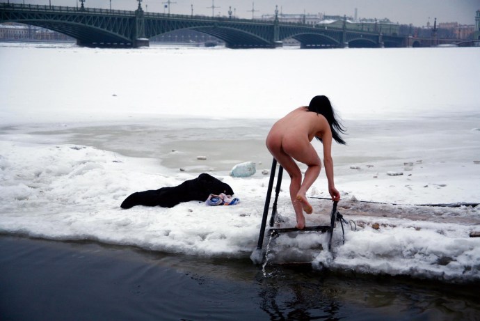 Bathing in the hole of women naked