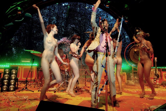 Naked Theater play "Bacchang"