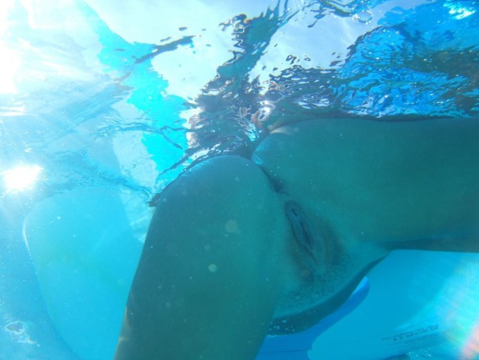 Anal plug under water