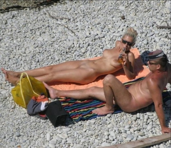 Hot gangbang cutting with beaches