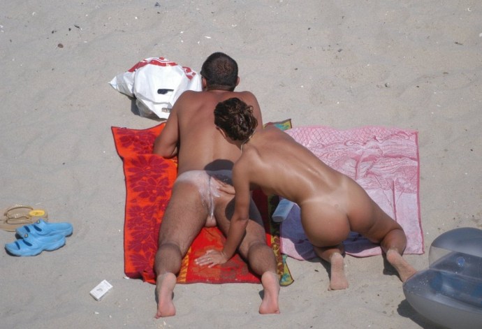 Hidden Cam on Nudist Beach Catches Lesbian Girls