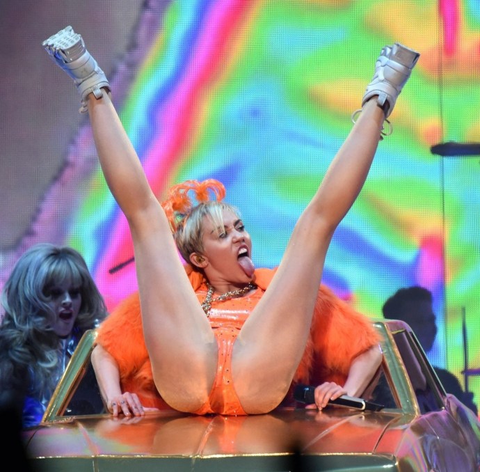Russian singers without panties