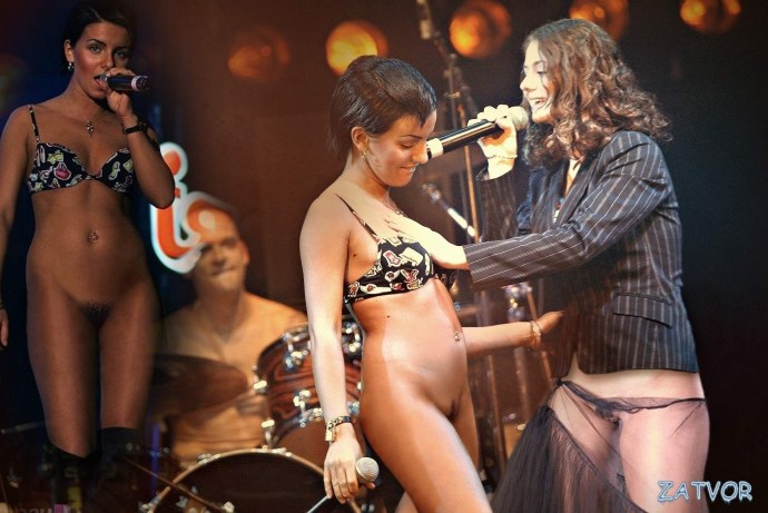 Naked singers on stage without panties