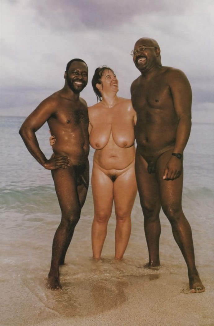 Photo shoot with blacks on the beach