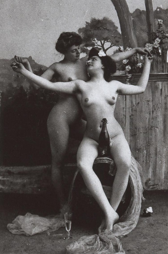 Naked women of the 30s of the 20th century