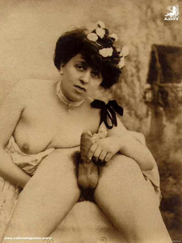 Naked women of the twentieth century