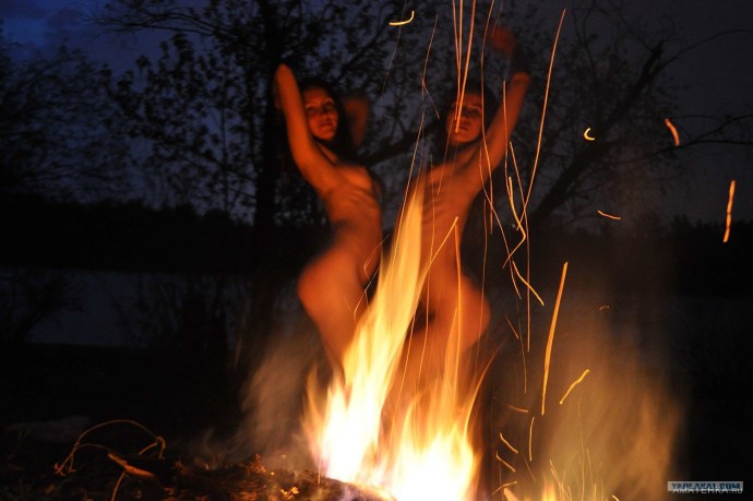 Naked woman near the fire