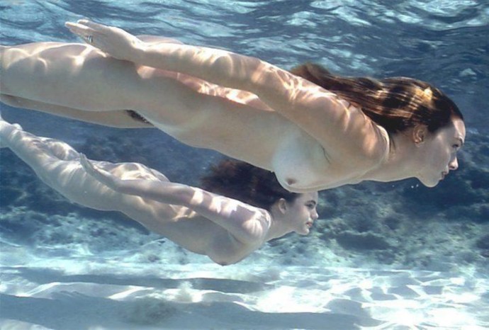 Naked beauties underwater