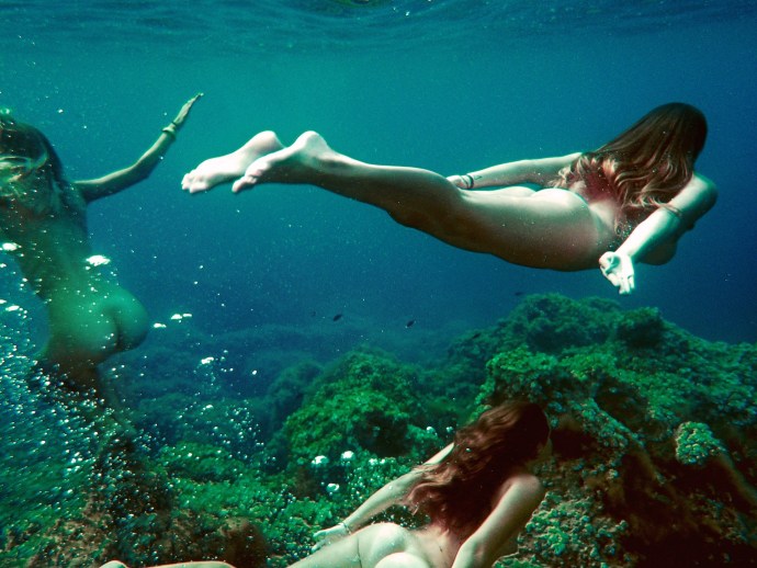 Women under water