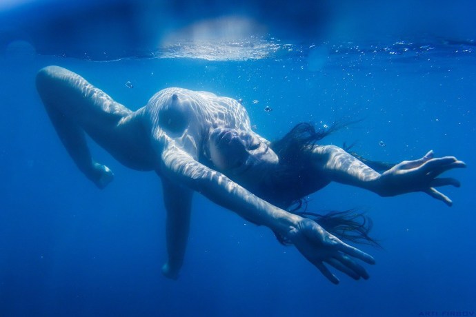 Submarine swimming women naked