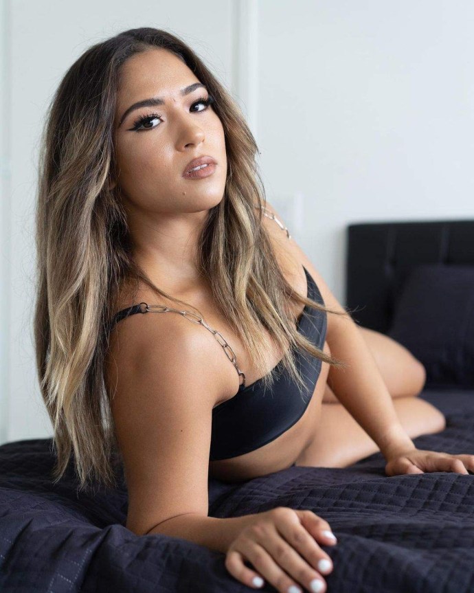 Bellator fighter Valerie Looda