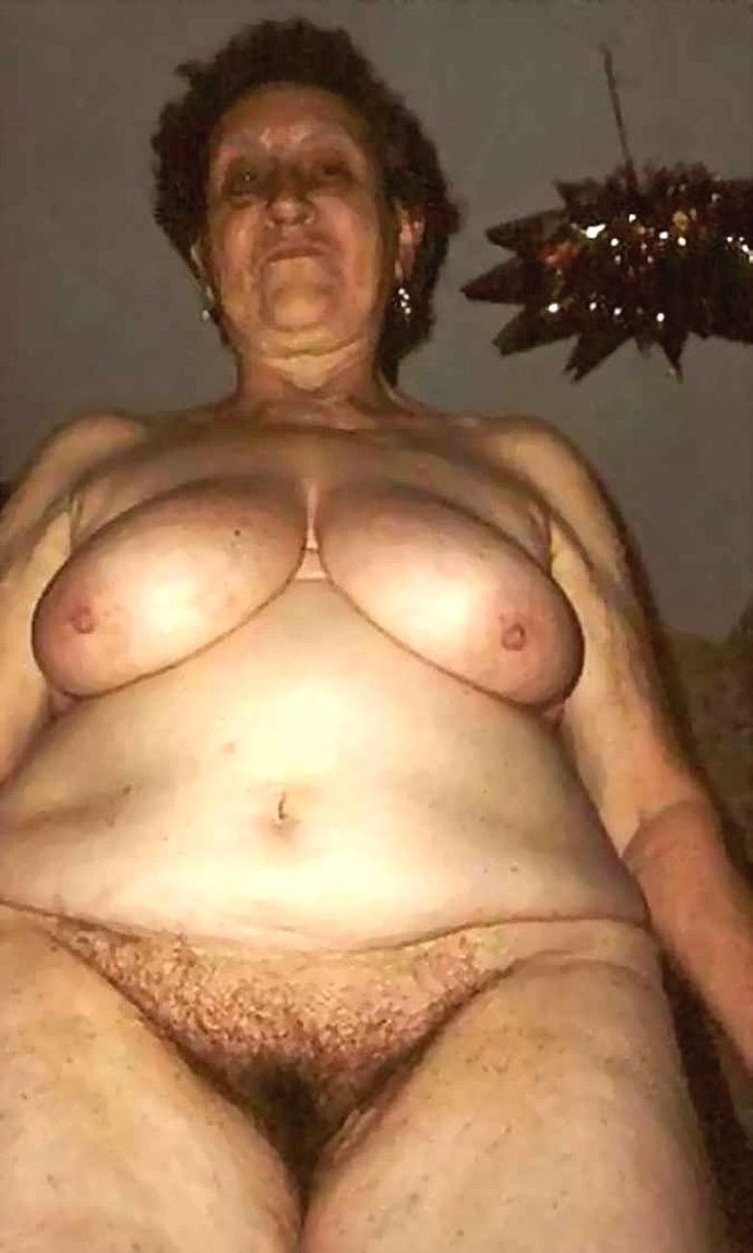 Old hairy vagina