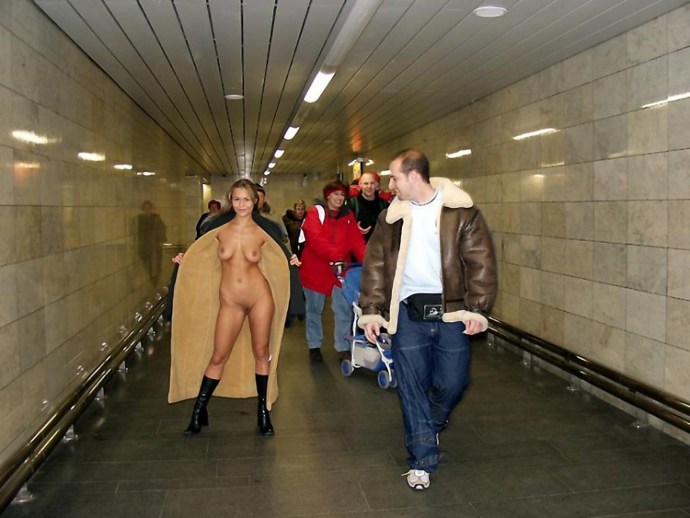 Girls without panties in transport
