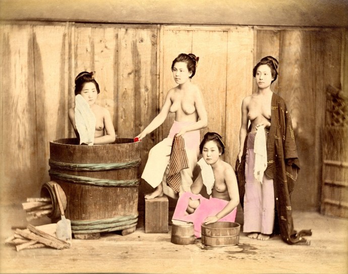 Naked Japanese women in Japanese baths