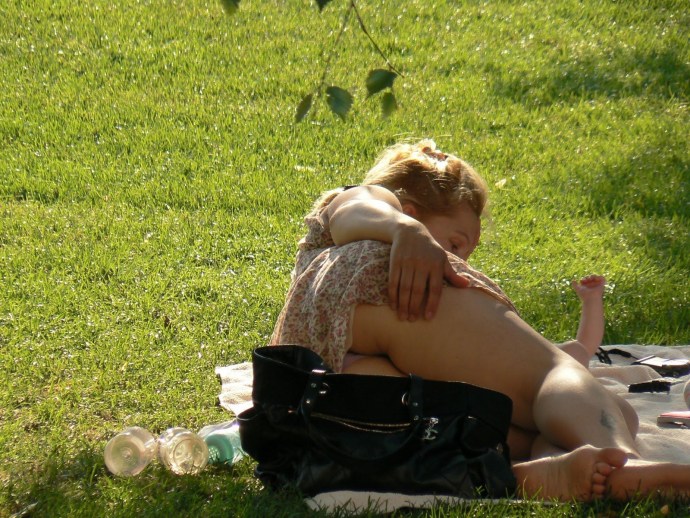 Peeping for women on the beach