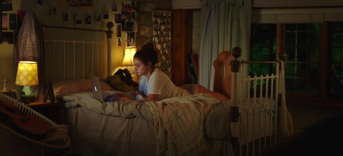 Joey King Erotic scenes