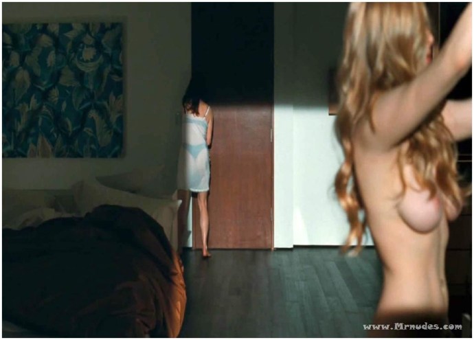 Amanda Seyfrid naked breasts