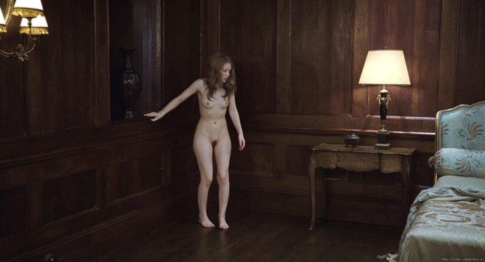 Emily Browning is hot
