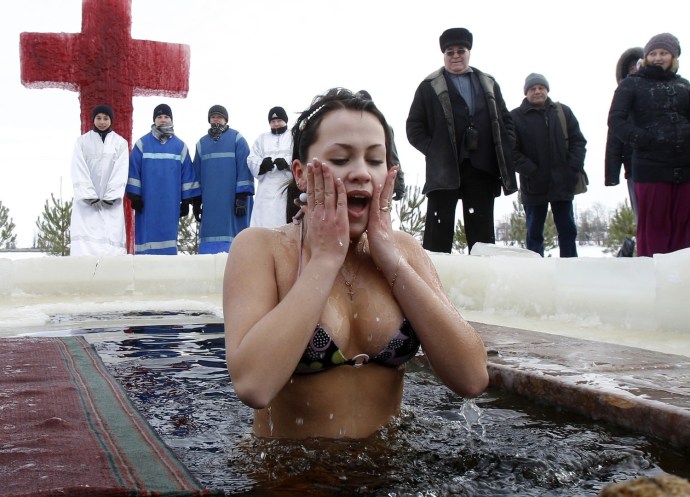 Bathing in the hole for baptism 2022