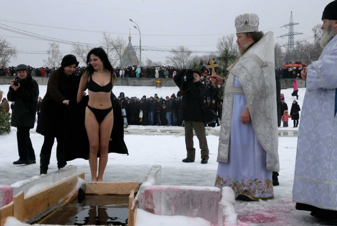 Russian naked in the winter in public