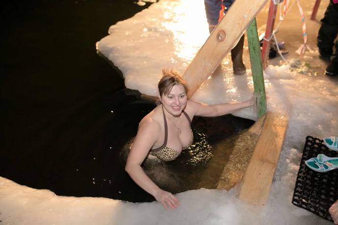 Bathing in the hole of a woman