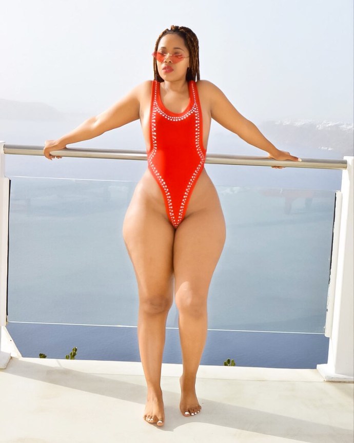 Naked Ducks with wide hips