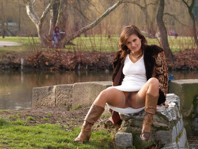 Girl in Yukka without panties