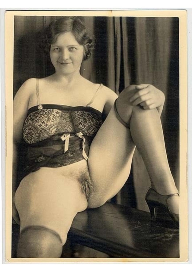 Retro hairy women without panties