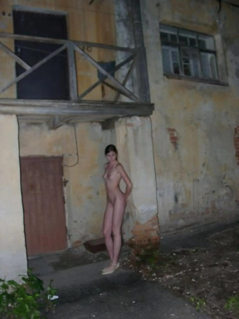 Naked photo shoot in the yard