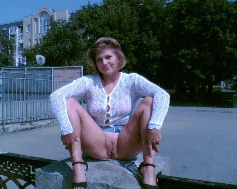 Adult women without panties